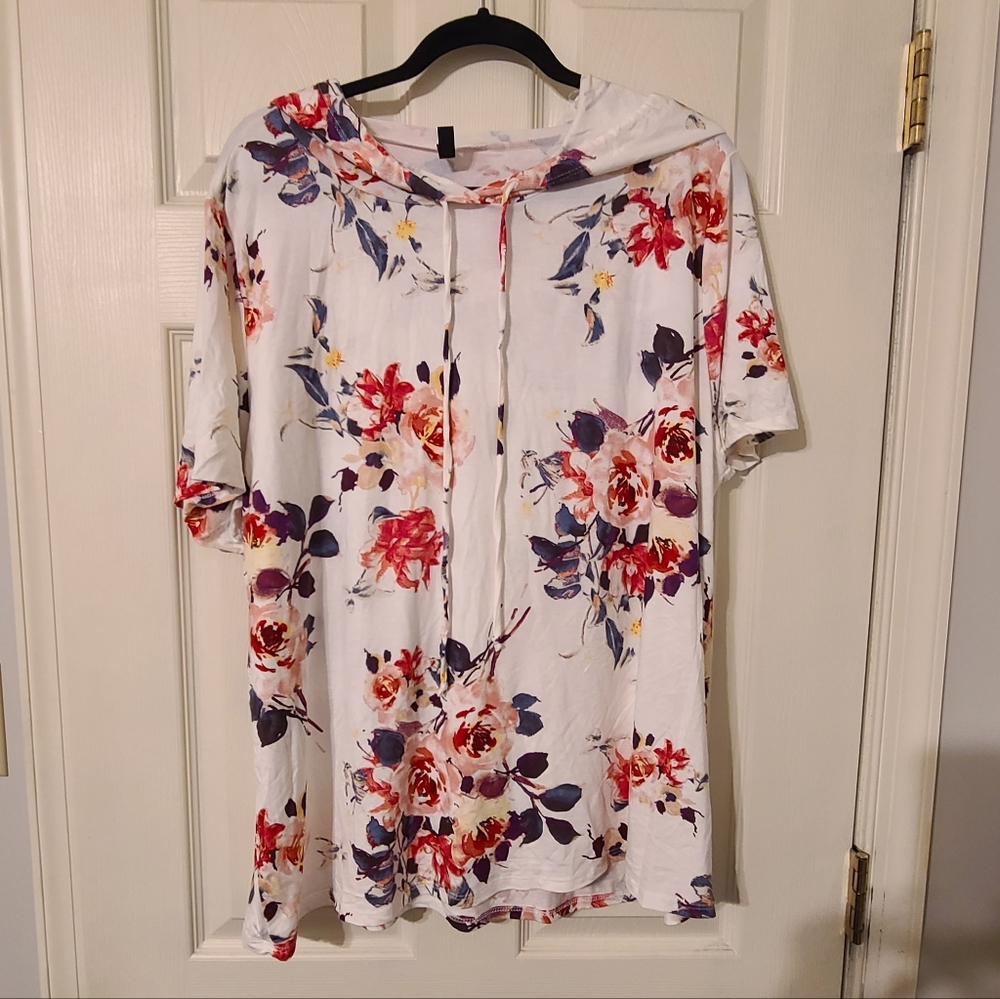 White Floral Hooded Tunic Top - Short Sleeve - 1 Clique